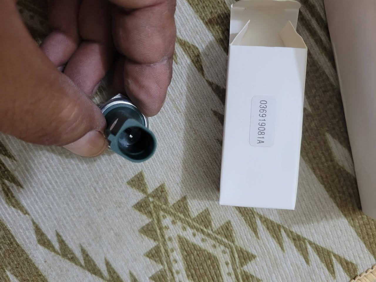 متوفر جوزه دهن متوفر ٢٠ قطعه
***********

نص مكتوب في الصور:
- تسوق اليوم عبر تطبيقنا المجاني amazon.com.au < تسجيل الدخول 0 Amazon.com.au ابحث في موقع التوصيل إلى العراق 5.0 (4) العلامة التجارية: فين وان FainWan 036919081A,036919081D مرسل/مفتاح ضغط الزيت A1, A3, A3, A6, A8، كوبيه، Q3, Quattro, TT, V8. متوافق مع بيتل، كابريو، جول، جولف، جي تي آي، جيتا، لوبو، باسات، بولو، سافيرو، سبورتفان غير متوفر حاليًا. لا نعلم متى سيتوفر هذا المنتج مرة أخرى، أو حتى إن كان سيتوفر أصلاً. لا توجد عروض مميزة متاحة يتعلم أكثر