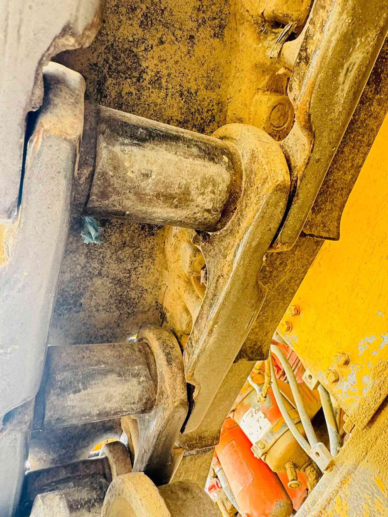 بلدوزر • ٦٥ • للبيع