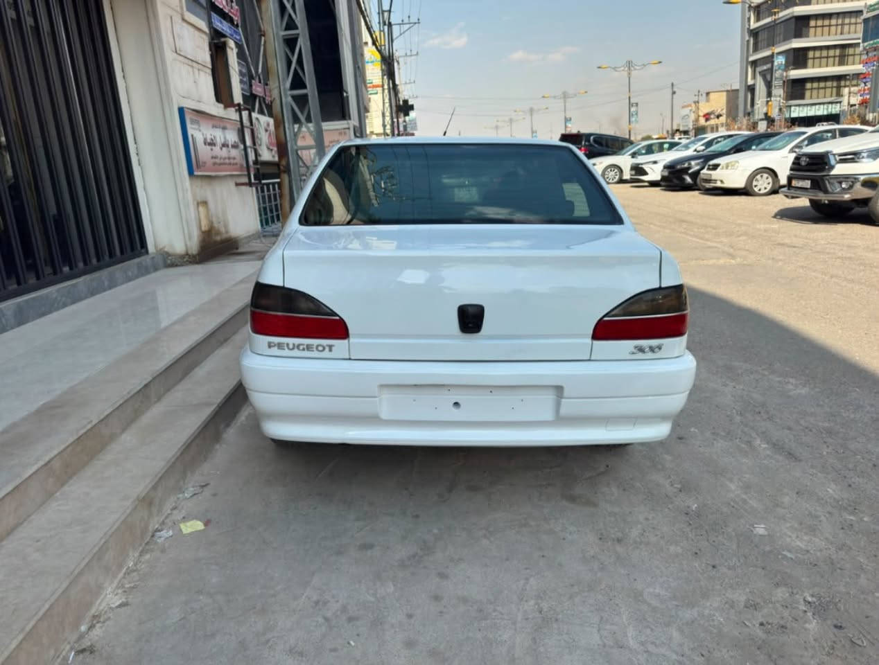 السلام عليكم
بيجو306
جديده السياره
موديل 2003 
بدون صبغ
تبريد ثلج  
بيها بارد
 عازل حرارة وصوت 
مكان السيارة موصل 
***********
