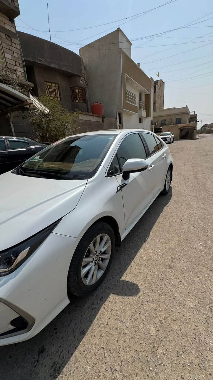 من رخصة الادمن الشيخه للبيع ساز ساز
كورولا 2024 ساز (جيهان) بعدها بالضمان 
فئة GLI اعلى فئه بالكورولا ومواصفاتها معروفه 
لون ابيض فتحه 
محرك 4 سلندر 1800
مكفوله كفاله عامه من الزلغ
مكان السياره بصره 
 السعر…187 وبيها مجال لكل واحد طيب
*********** مكلف بالنشر
