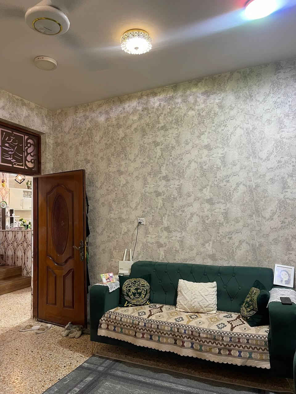 السلام عليكم يوجد دار للبيع المساحه ١١٠ متر طابقين الطابق الأرضي غرفة نوم وأستقبال ومطبخ ومجمع صحيات داخليه وخارجيه وهول والطابق الثاني غرفتين نوم طابو زراعي سند ٢٥  سهم بأسمي،بابل شارع٨٠ قرب محطة أضواء الحلة السعر90 وبي مجال للأستفسار مراسلة الصفحه والاتصال على الرقم 
***********
