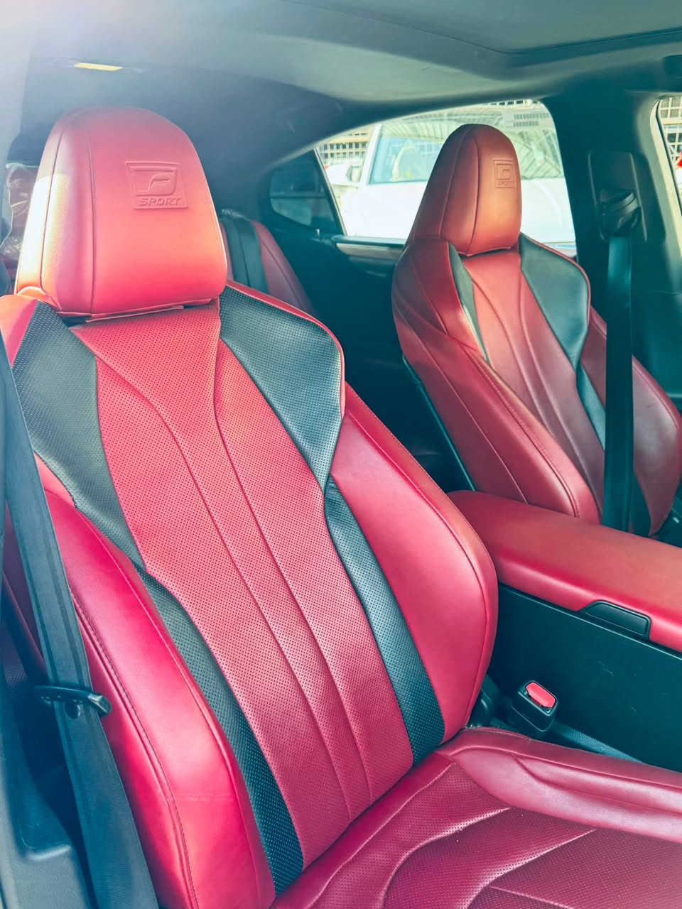 ليكزس ٢٠١٩
ماشية٥٠ الف 
F sport ES350
305 ورقة دولار امريكي 
بدون صبغ امريكي 
***********
