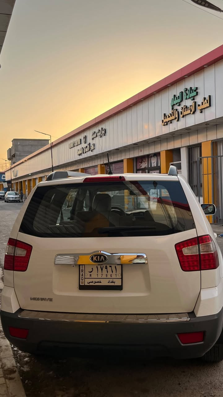 السلام عليكم
1_ كيا مهافي 2014 نص فول 
2 _ محرك 3800 - 6v
3 _ كلين وضع شركة _ لاضربه _ لاصبغ 
4 _ ماشيه 105 الف 
5 _ كير محرك شرط _ صدر جديد _ طخم تايرات جديد 
6 _ سيارة جديدة مال جناي 
7 _ سياره بأسمي _ رقم بغداد / 
8 _ السعر : 180/ وبيها مجال شي قليل 
9 _ للأستفسار : ***********
10_ مكان السياره صلاح الدين(الشرقاط)
