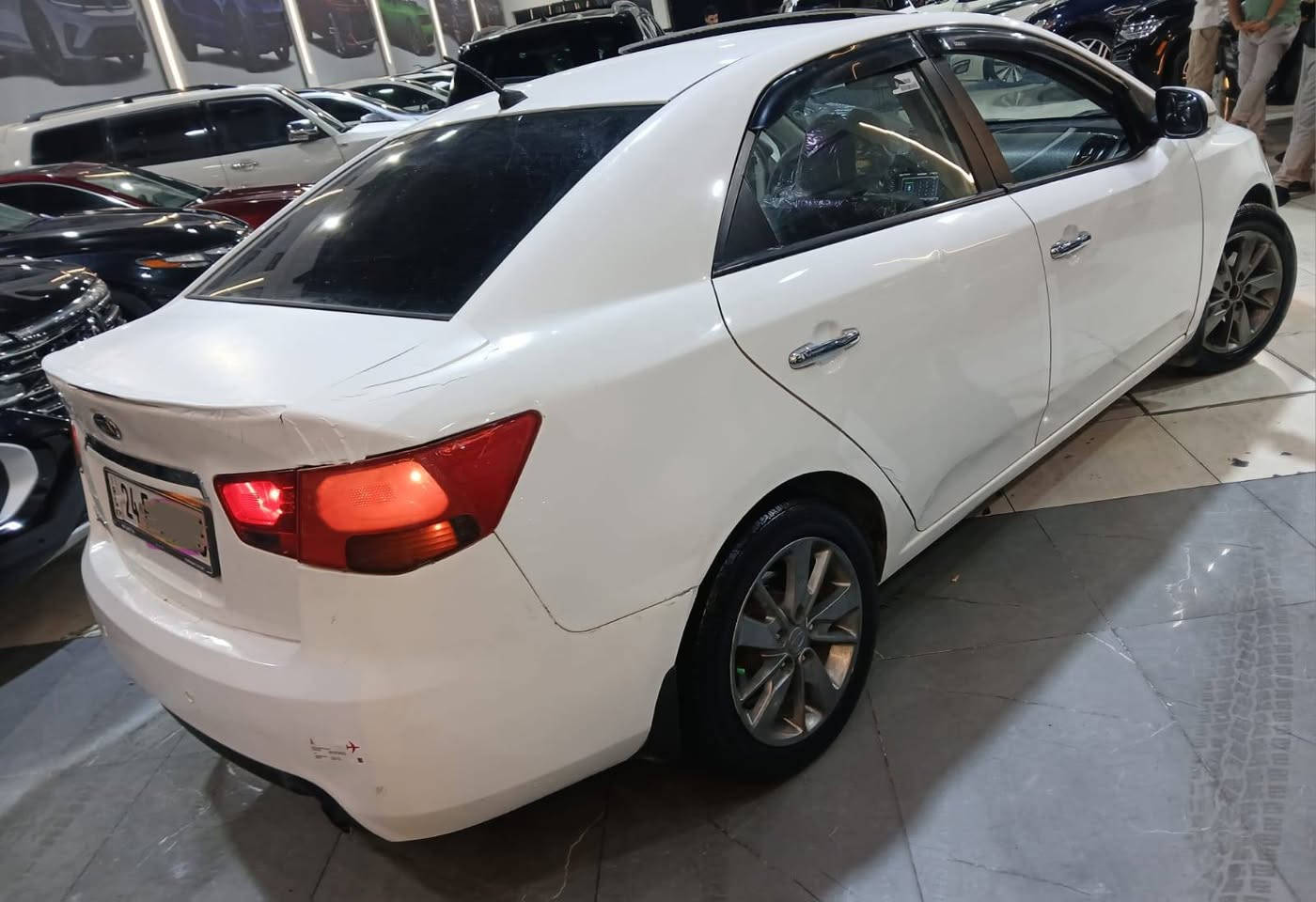 بسم الله سلام عليكم كيا سيراتو 2012 فول مواصفات VIP خليجي
رقم دهوك شرط تحويل
محرك 2000 دوش المرغوب
بصمة تشغيل
بصمة ابواب 
فتحة سقف
مري شفط 
كشنات جلد 
شفتات ستيرن
كامرة خلفية حساسات
خمس ويل كب
سياره بجم كبس محرك مامفتوح

سيارة خير من الله نضيفة ما يحتاجلها شي كلة على البلاد
منضومة بانزين كاملة 
منضومة ماء كاملة
منضومة تبريد كاملة
منضومة بريك 
تخم تاير
باب خلفي صبخ شوي بدون داخل طخه بل صندوك عل بارد
ادامة كاملة على السيارة 
رقم وسنوية وهزة كلة شرط التحويل
*********** 

السعر 83قفل

