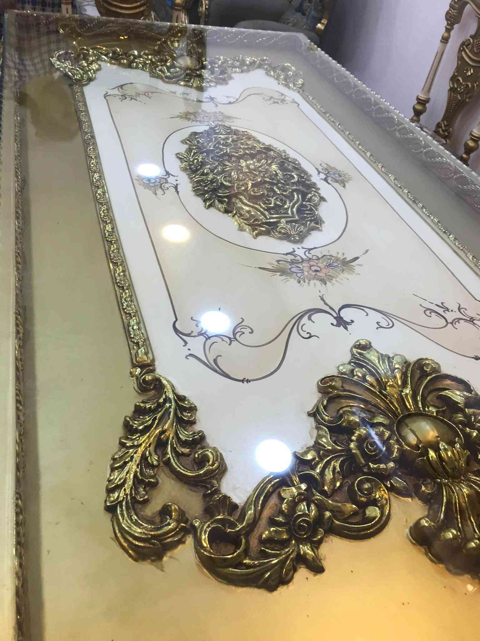 السلام عليكم ميزطعام مصري  وست كراسي  بي  كسر بسيط بل الجامةللبيع السعر  مليون وسبع مية
1700/000الف للاستفسار 
***********

نص مكتوب في الصور:
- السوق المفتوح opensooq.com