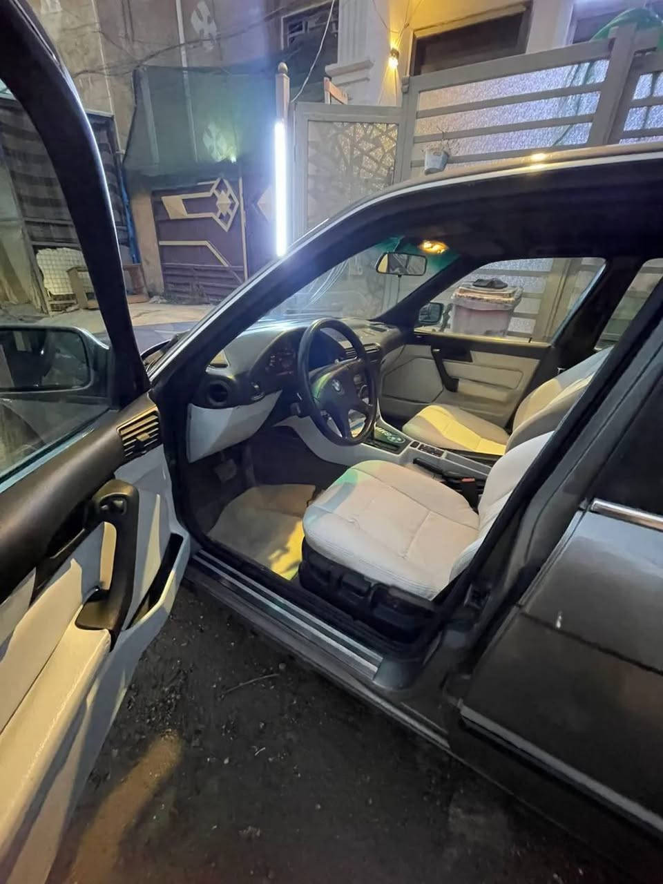 ٥٢٥ تعمير جديد
فتحه 
مري كهرباء 
موديل ٩١ 
٤٨ وبيها مجال 
***********
