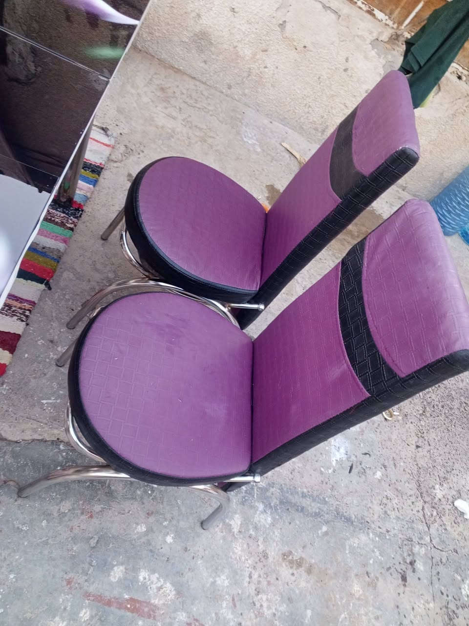 ميز طعام  يتكبر ويتصغر 4 كراسي كلش نضيف اخو الجديد 
سعر 100 قفل 
الشراي يجي خاص او يتصل ***********
