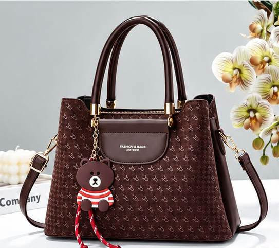 اختاري حقيبتچ اللي تكمل إطلالتچ وتضيفلچ لمسة أنوثة راقية 🤍👜
تشكيلة مميزة من الحقائب النسائية، موديلات أنيقة وألوان جميلة تناسب كل ذوق وكل مناسبة 🌸
السعر صدمه ونار 🔥🔥🔥🔥#ب١٧ الف فقط 
متوفره حسب الالوان المرفقه في الصور 
 
#اذا_حبيتي_تكون_اطلالتج_مميزه راسلينا ع البيج 
او الاتصال ع الرقم ✅️***********✅️

  #التوصيل لكل محافظات العراق(5) الف فقط 
#توجد_خدمة_توصيل_المسيب_وكافة_محافظات_العراق

العنوان بوتيك رزان للالبسه النسائيه🔥  بابل 🔥المسيب🔥 شارع المستشفى🔥 بمجمع مضر النجار مجاور دودي شوب 
بوتيك رزان للالبسه النسائيه 
 
رابط قناتنا ع التليكرام  https://t.me/alwrood996

رابط صفحتنا ع الانستغرام https://instagram.com/alwr.ood9?igshid=ZGUzMzM3NWJiOQ==    تشرفونا وتنورونا
