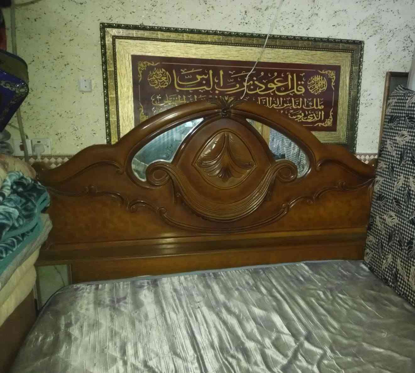 السلام عليكم 
كنتور 4 ابواب نظيف سعر 200 بي مجال 
بوفيه صاج نظيفه سعر 90 بيه مجال 
جربايه نفرين سعر 125 بيه مجال 
كنتور بابين نظيف سعر 110 بي مجال 
جربايه نفر نظيفه سعر 50 
مكان بغداد المشتل شراي واتساب ***********
