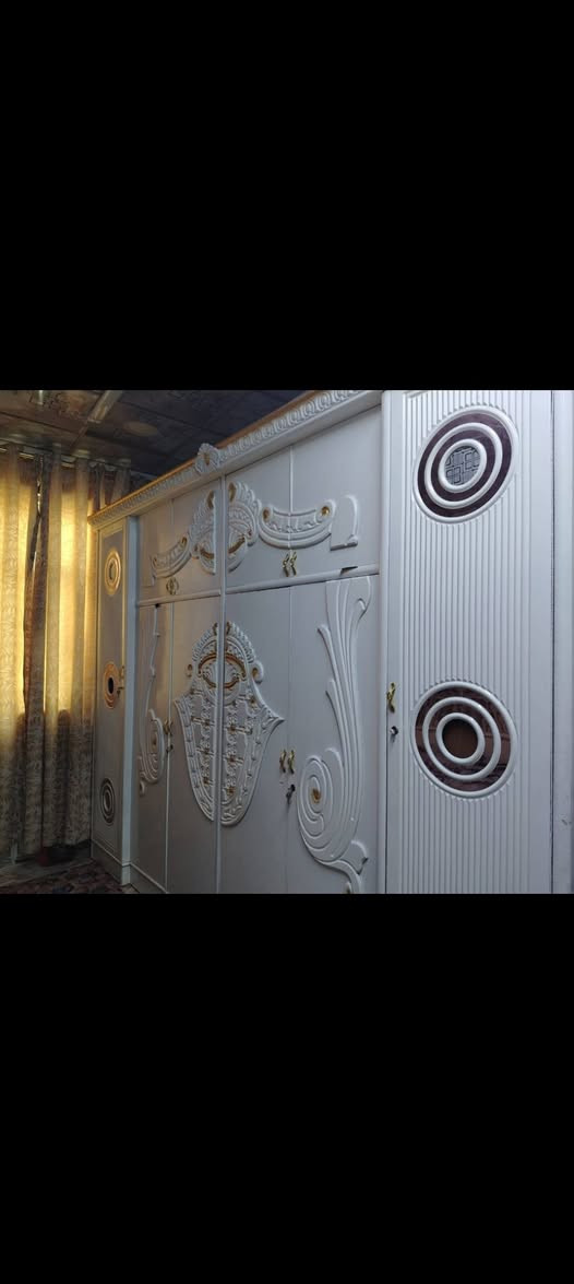 غرفه عراقيه نجاره للبيع السعر ٦٠٠ وبيها مجال
جرباية طفل تركيه ٦٠ وبيها مجال
***********

نص مكتوب في الصور:
- Tik Tok