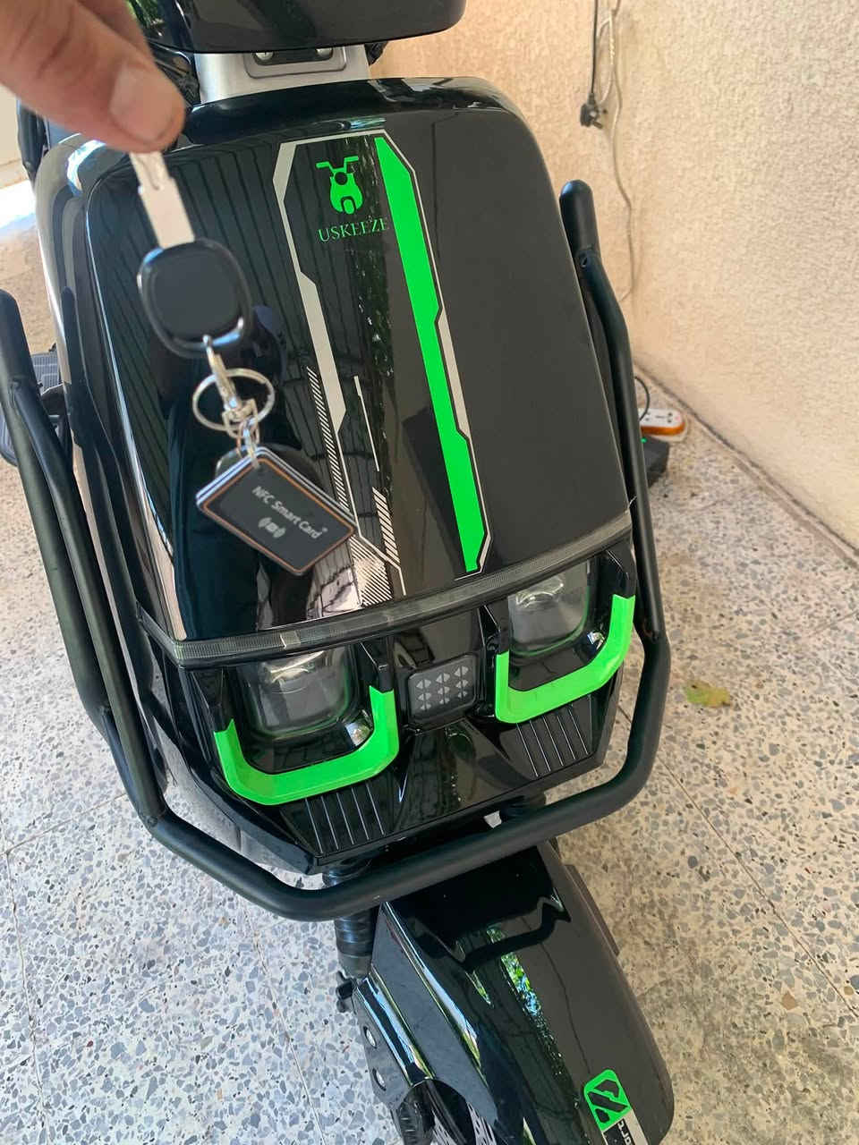 ماطور شحن
سويجين وبصمتين وكارتين
ماطور حيل نظيف
بي بطاريات مبدله
انطيك ٥ بطاريات شرط ووحده تعبانه
اقرا المنشور زين وخبر
ب٦٨٠ الف بي مجال قليل
***********
