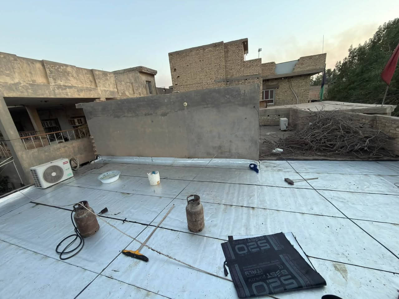 جانب من أعمالنا لتغليف السطوح بمادة الايزوكام  في قضاء #الزبيدية .. 
 
=======================

الإيزوكام ✅
 • مانع للرطوبة 100%
 • عاكس للحرارة حتى 50%
 • خفيف، عملي، وسريع التنفيذ

💰 الاسعار تبدأ من 5000 إلى 7000 للمتر المربع الواحد كرستة و عمل  (حسب النوعية والمساحة)

 📞 للحجز والاستفسار:
***********
***********

📍 واسط – الزبيدية
 #الياسري #ايزوكام #الايزوكام #تغليف_السطوح
