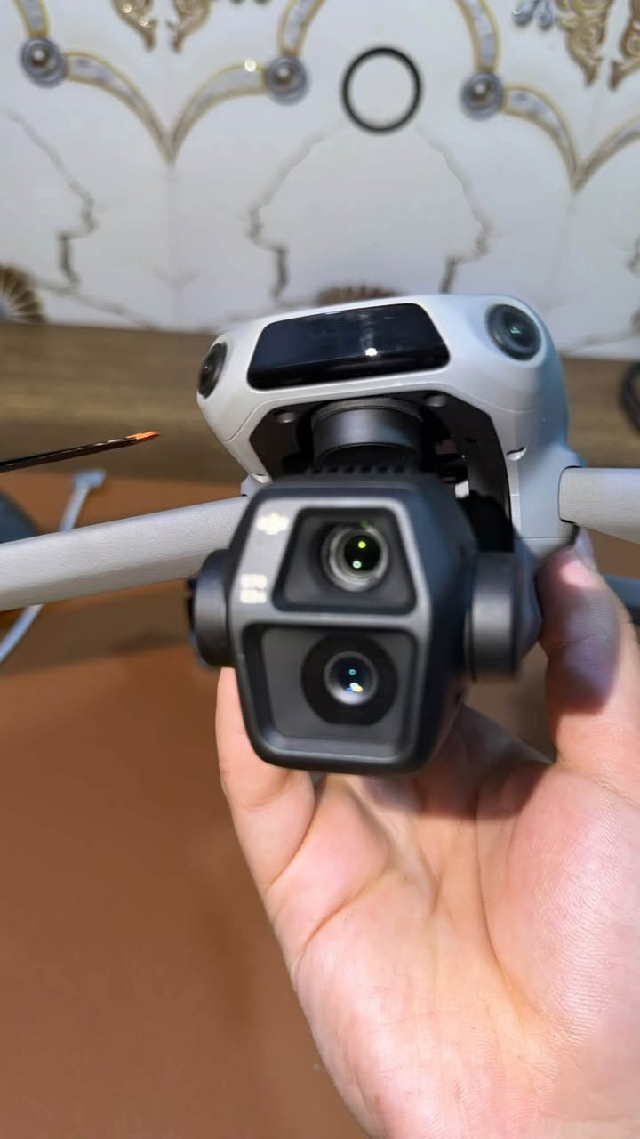 درون Air 3S للبيع
مشحونه 6 مرات فقط 
نظيفه جداً  مابيه اي طخه او زلغ ولا مصلحه نهائياً

السعر  ((مليونين 350 ))

مكاني كربلاء. ***********
