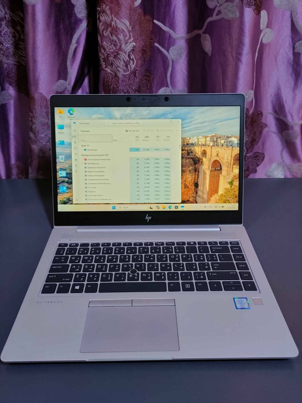 لابتوب HP ELITE BOOK 
....... 
المواصفات 
Processor : intel core i5-8365U
Installed RAM : 16 GB
Storage : 238 GB 
System : Windows 11 Pro
Screen: 14 inch

الجهاز مستعمل قليل جدا ونضيف و خفيف الوزن 
......
مواصفات اضافية 
1)  كيبورد عربي و انجليزي و الكيبور فيه اضاءة 
2) بصمة وجة و بصمة اصبع 
3) سبيكر امامي على طول الجهاز 
4) بطارية تدوم 3 ساعات و اكثر
5) شتر كامرة 
...............
السعر 350 الف قفل 
عنواني البصرة مركز البصرة 
الشراي يتفضل واتساب *********** Singapore
