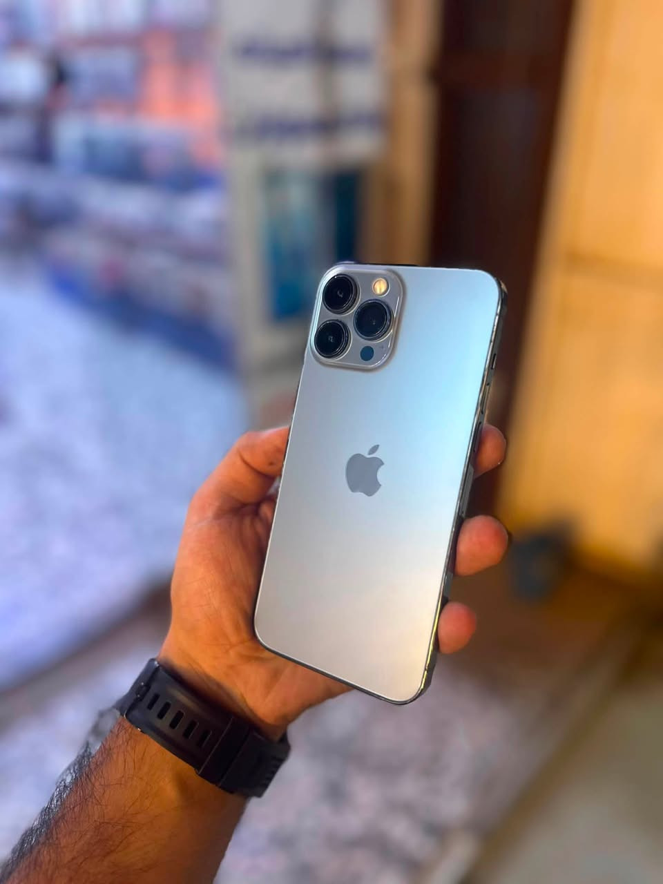13 برو ماكس
شرق اوسط دبل خط ( خطين) 
ذاكره 256 
بطاريه 100 
مبدل شاشه وبطاريه اصليات 
سعره 465 بي حك جيه 
مكاني نجف تقاطع الهنديه 
***********
