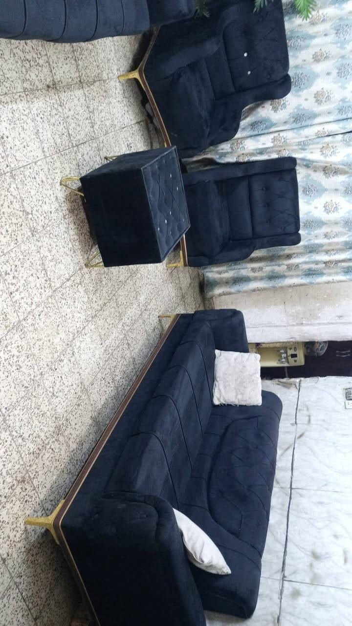 تخامه باله تزكام بلوك ثكيل لتخم لاسود ٨مقاعد ٢٢٥ وبي مجال ولتخم رصاصي ٧ مقاعد ١٩٠ وبي مجال مكاني بياع يوجد توصيل بكروه *********** وتساب
