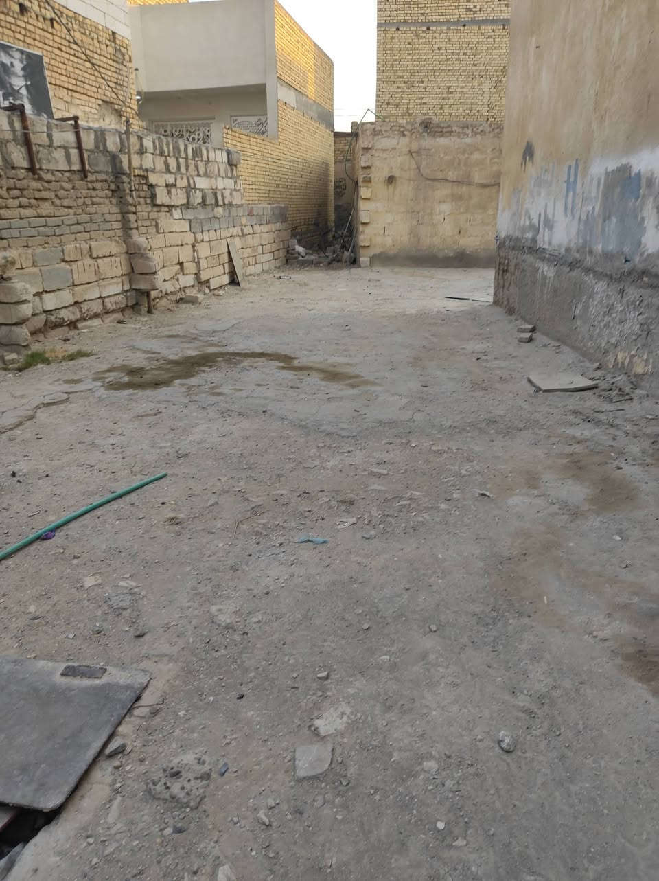 قطعة طابو صرف مساحة 250 م واقع حال فيها بيت قديم،  في حي البشائر اول فرع بالمنطقة كامل خدمات تبليط ماء مجاري  للاستفسار *********** //سعر 170
