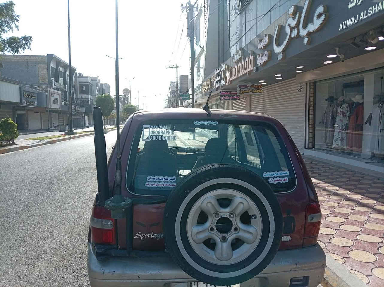 سلام عليكم كيا سبورتج موديل1995 رقم الانبار
 دولي مكينه وكير نضيفات هزه جديده كير اوتوماتيك محرك  امسكر بالكهرباء كله شغاله  تحويل مباشر عارضها 60    بيها مجال  شي بسيط ***********
