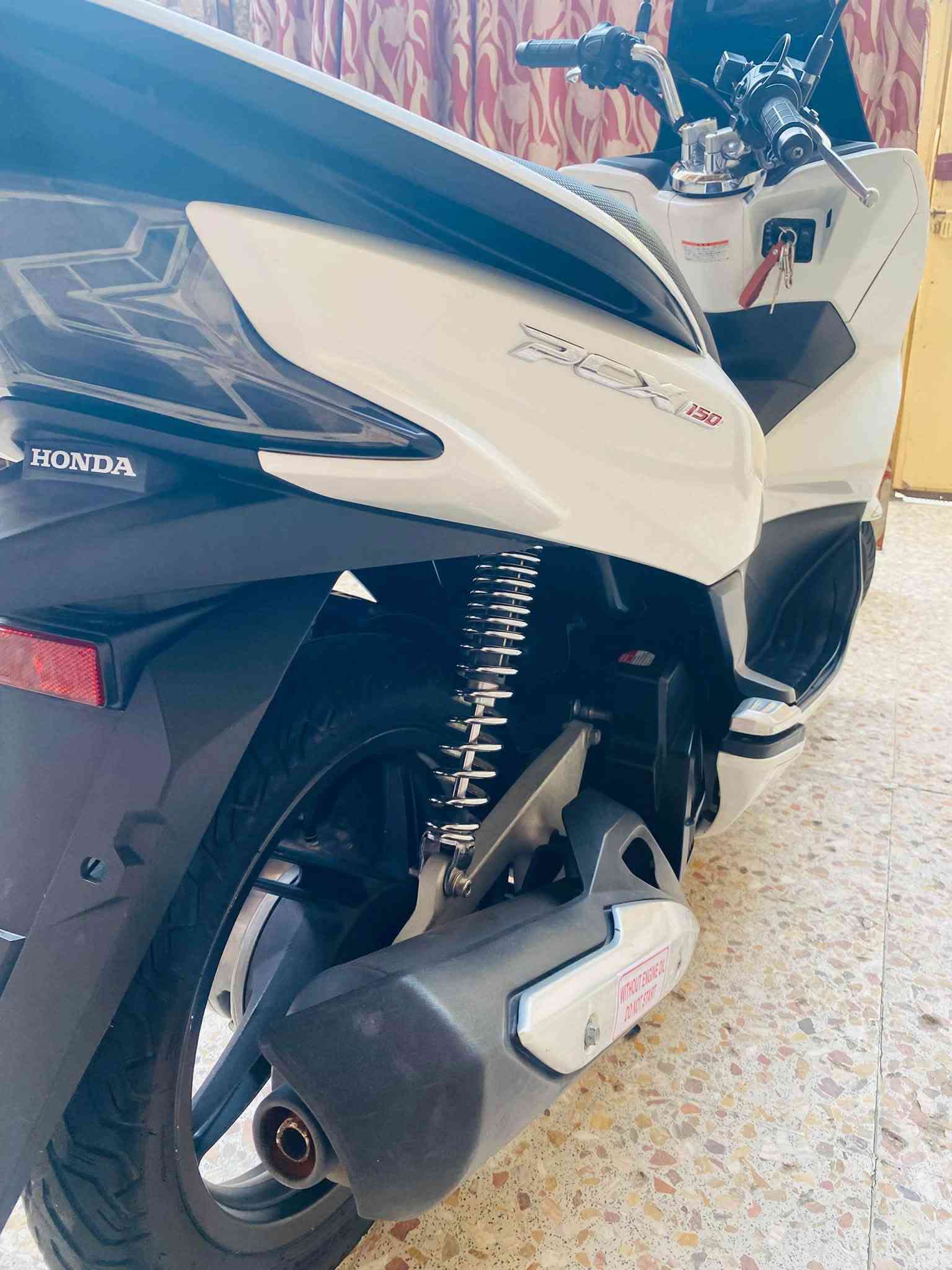 السلام عليكم Pcx150
جيل الثاني ياباني مكينه 150

كفاله عامه 

ماشيه 45

بغداد الحسينيه الراشديه

السعر 18وبيهه مجال بسيط

***********
