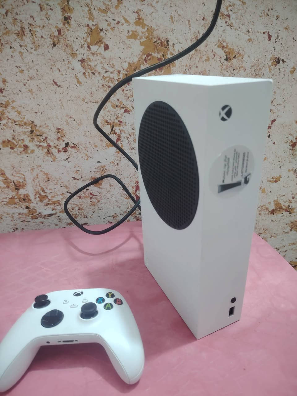 للبيع اكس بوكس سيريس اس باله لوك ستيكر لا مفتوح ولا مصلح مع اشتراك شهرين كيم باس التمت 
اخذته قبل سبوعين  تقريبا والله سبب البيع نت ضعيف  كلش الله شاهد سعرة 375 وبي مجال قليل مكاني ديالئ كنعان ماعندي توصيل رقمي ***********
