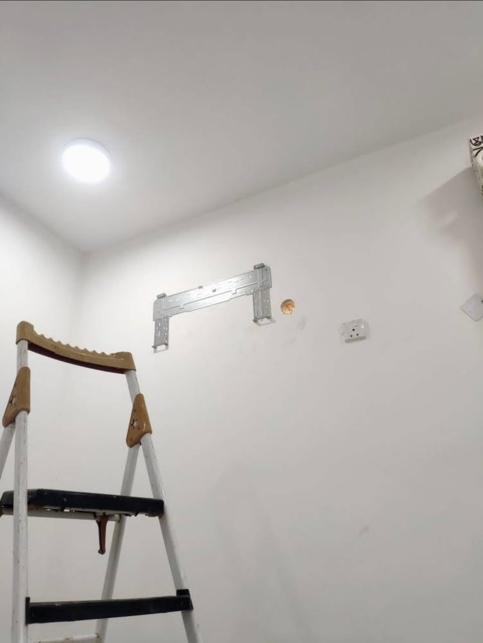 تنصيب نقل وغسل وصيانه كافة اجهزه التبريد ضمان في لعمل وباسعار مناسبة صيانه  كافه اعطال اجهزه التبريد أعطال كهربائيه وميكانيكيه صيانه ليك شحن غاز ٤١٠ وغاز ٢٢  اي استفسار مراسله الصفحه او الاتصال على الرقم *********** يتوفر واتساب
