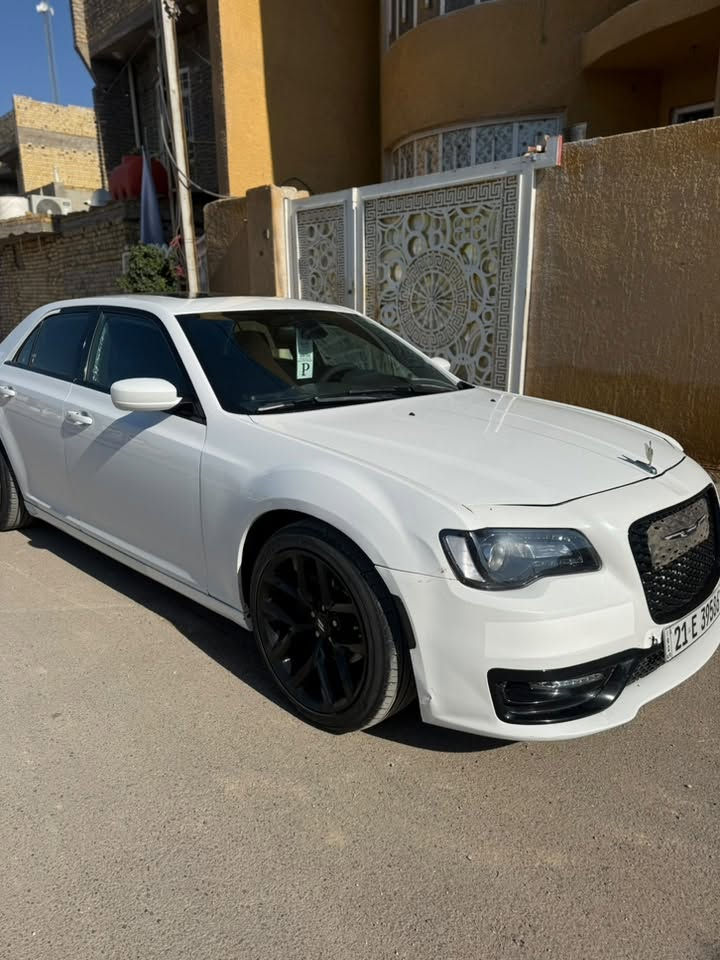 كلايسلر موديل 2015
كلين 

فول مواصفات 

فتحه بالسقف

داخلها اسود 

رقم سليمانيه بأسمي

سنوية ل 2031

هزه جديده

ماشيه 150 مايل

مكفولة من كل شي

مكاني واسط كوت 
السعر 225

***********

***********
