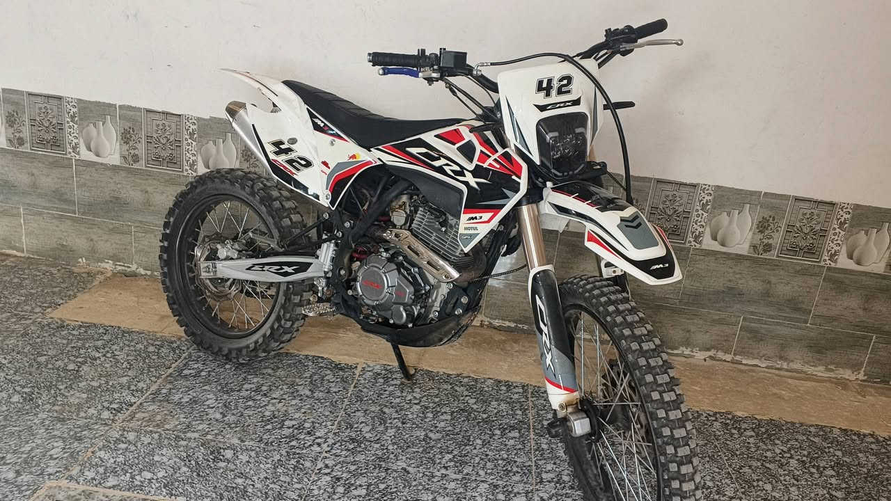 سلام عليكم crx للبيع
مديل 26اوراق سكنر 
محرك300cc
شلعه ومعدل فول دراجه نضيفه 
المكان واسط الدجيلي 
للاستفسار اتصل ***********
