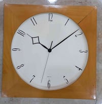 ساعة جدارية • ارياس يابانية • ٣٠×٣٠سم