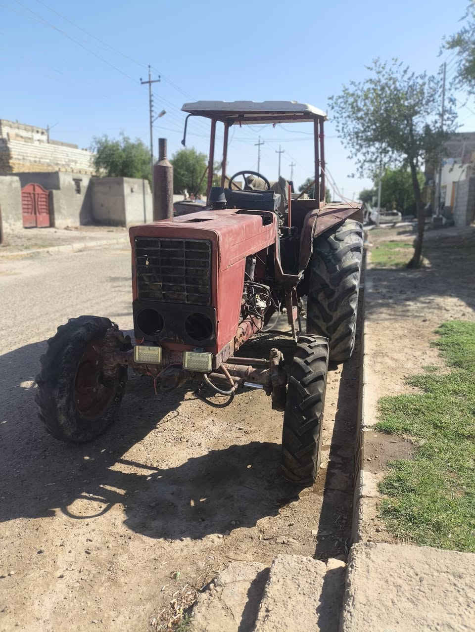 السلام عليكم مكينة بلاروس للبيع أو مراوس مكينة جاهزة للكراب أي نقص مابيها محرك كير اكسل جهاز مكفول كفاله عامه ستيرن دنفص مكاني ميسان الشراي يتصل ***********//***********
