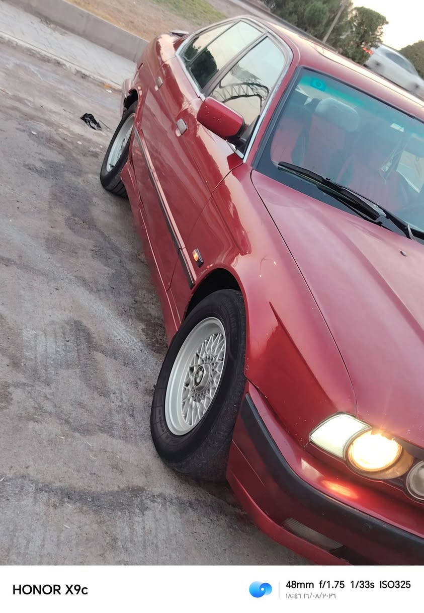 السلام عليكم
للبيع بي ام حجم 525 بجم عريض  مكينه مسكر كبس موديل 1991 كير كهربائي صدر؛ 70٪ كهربائيات كله شغاله تبريد ثلج دعاميه خلفيه M فتحه سقف سياره دبل أيرباك جام كله كهربائي ويل خليه   رقم بغداد نكليزي 

مكان السياره بغداد اليرموك حي الداخليه

السعر ٥٠ وبيه مجال او مراوس 535حسب القناعه
***********
