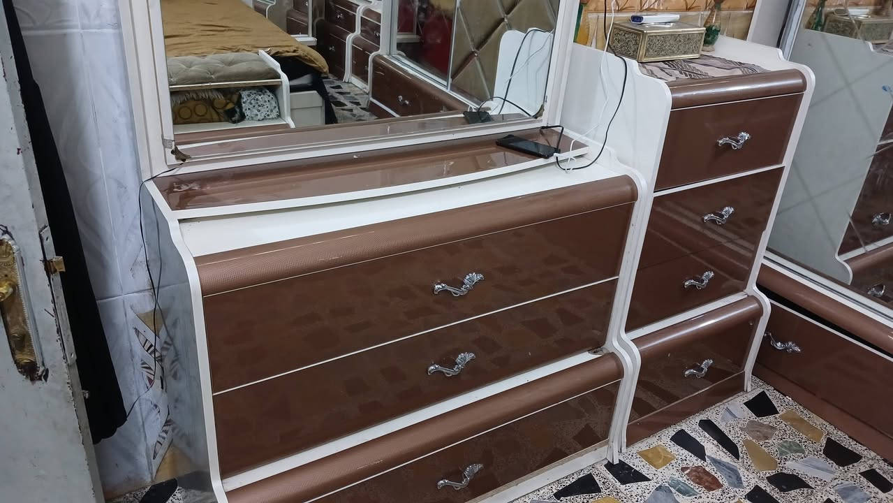 السلام عليكم بيع غرفة النوم تركي ٦قطع نضيفه مكان بغداد الشعله الاستفسار التصال واستاب ***********السعر ٢٥٠الف
