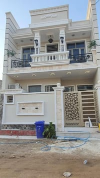 بيت للبيع • ١٠٠م • شارع جامع المعز