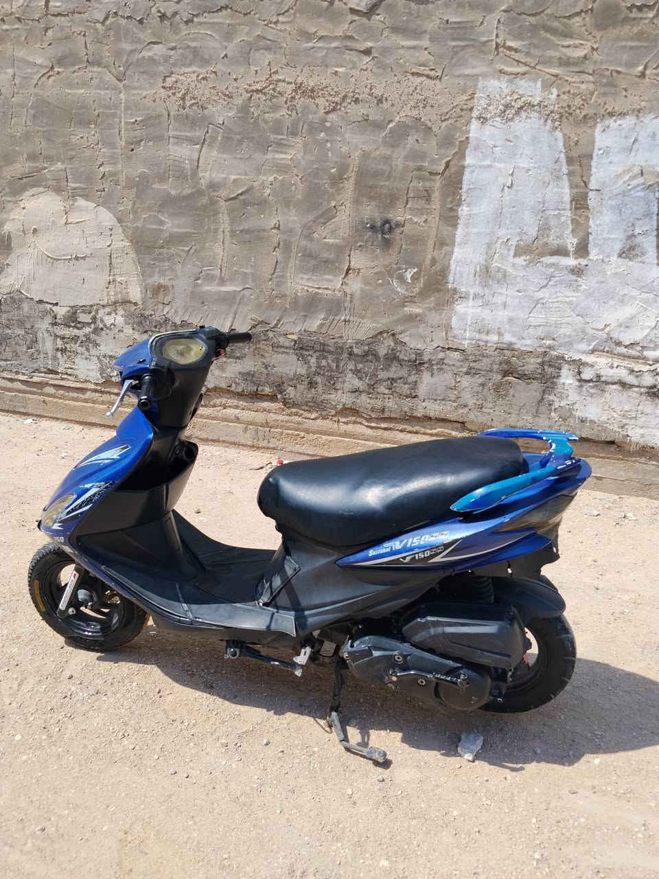 للبيع دراجه اف اس درجة حلوة خير من الله مامفتوحة كلة شغال سلف هنكر لايتات درجة تجي تفحص وتاخذ شلعة معدل تخبل شرط الشغل السعر 200 وليجي يدلل علينة مكاني كربلاء حي الغدير يم الصورة للتصال *********** متواجد واتساب كذالك
