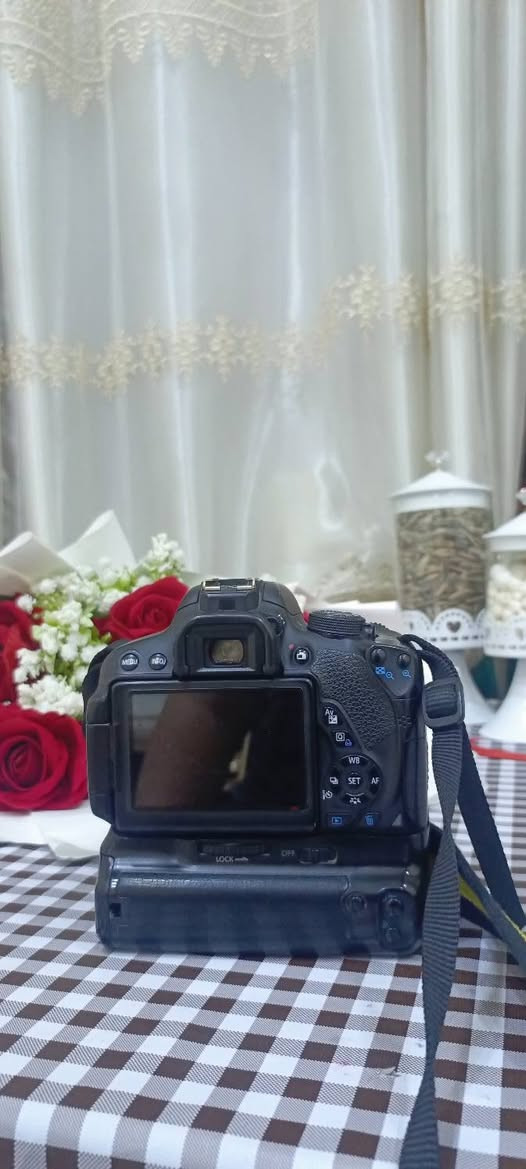 للبيع كامرة كانون 700Dمع عدسة 55-18 و عدسة ثانية 300-75 كامل ملحقات عدى الرام
السعر خاص ✨ 
للأتصال او واتساب/***********
عنواني ديالى بعقوبة 📍
