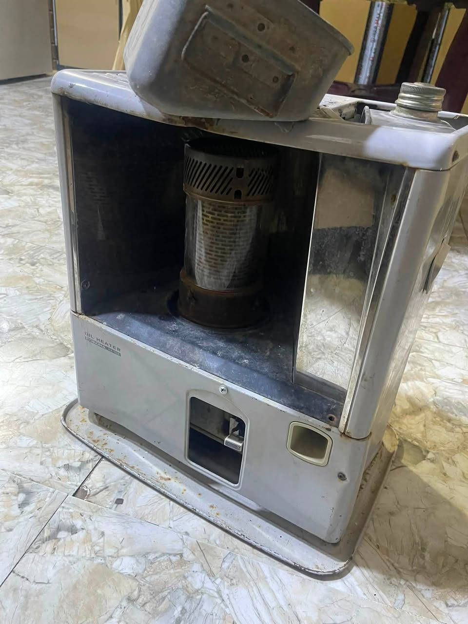 عجانة السعة 20km تنور كهربائي  وتنور غازي منزلي الكهربائي مستخدم الغازي مستخدم مرة واحدةفقط 
سر العجانة ايراني الصنع  300 بيه مجال شي بسيط 
سعر تنور الكهرباء نهايته 20 الف
سعر تنور الغاز 25 عنوان بابل محاويل 
توصيل غير متوفر 
الهاتف ***********
