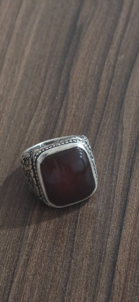 للبيع او مراوس  عقيق يماني كرز الكرز
صياغه عارف فضه990
وزن الفضه 32
قياس22 .21
رقمي وتساب ***********
