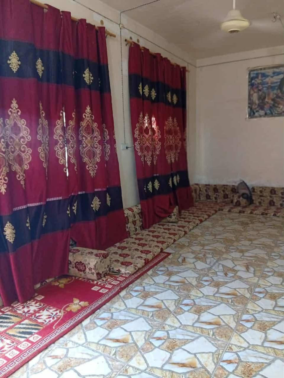 بيت ومشتمل للبيع زراعي صوب بني ارجاب قرية سيد حسين قرب بيت سيد راجوج
سعره 58 قفل 

البيت يتكون من 3 غرف 
وصاله 14 متر 
ومطبخ وصحيات داخليه
وبراني 7م وكراج كبير ايضا 
وصحياتي خارجيه 
++++المشتمل 
يتكون من غرفه وصاله ومطبخ وصحيات

