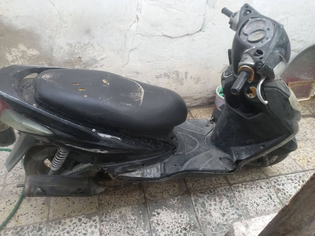 سكنس فحل دراجه حلوه بس كفراته شويه تعبانه السعر 350 مدينه الصدر

***********
