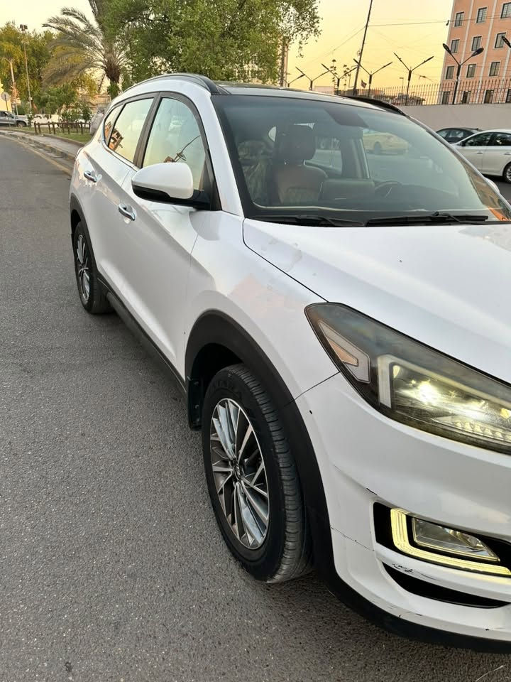 توسان 2019 خليجي فول 1/1 الكاصد
بصمه 

بانوراما

لايت 5عدسات

مكينه دوش2000

ماشيه 100

مكفوله من الصبغ بيها خط بارد باب السايق

السونار موجود بالمنشور 

السعر 175$

***********

مكاني بغداد شارع فلسطين
