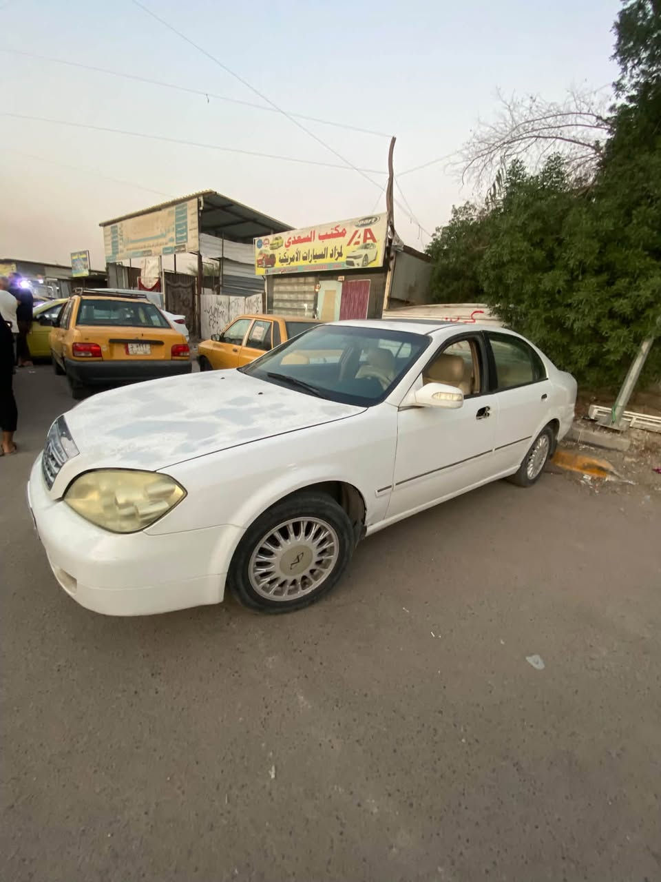 شيري استرا موديل 2012 
محرك 1600 
كير و محرك و تبريد خير من الله
 رقم بغداد حلو مو محافضات
وبسمي تحويل ثاني يوم 
مكان سياره بغداد  مدينة الحرية
الاستفسار هذا رقم بي واتساب:
***********
***********
