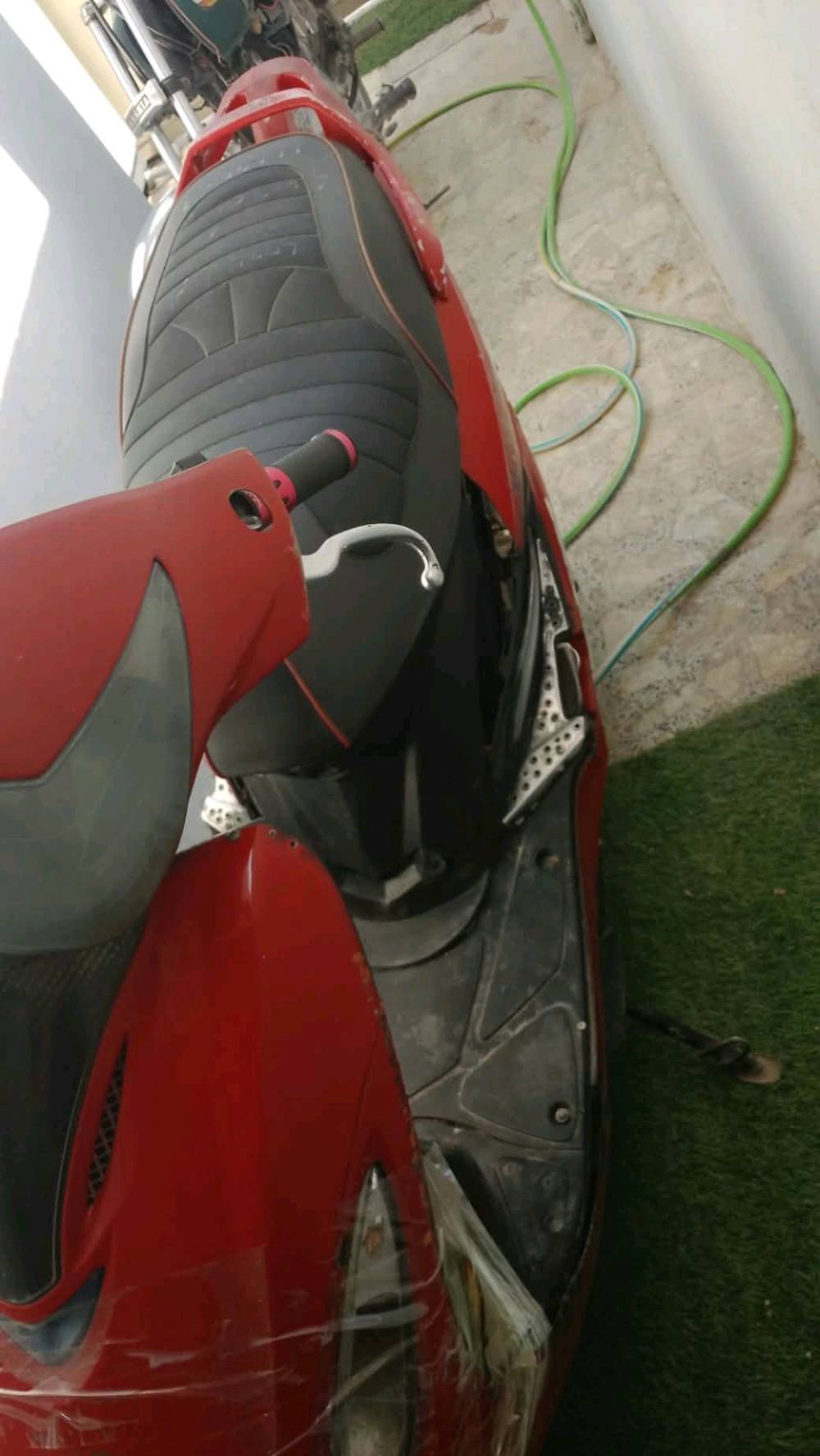سلام عليكم دراجه كامكو للبيع بيها بخار قليل الباتري كاعد الدراجه نضيفه السعر200وبيها مجال مستعجل على بيعتها