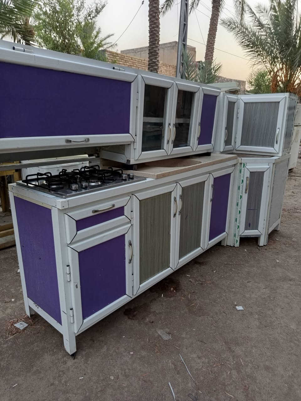 كاونتر 4 قطع 3 متر 
مع طباخ بلازمه ب 250
توجد خدمة توصل بكرو
الشراي يراسل الصفحة أو يتصل *********** أو وتساب
