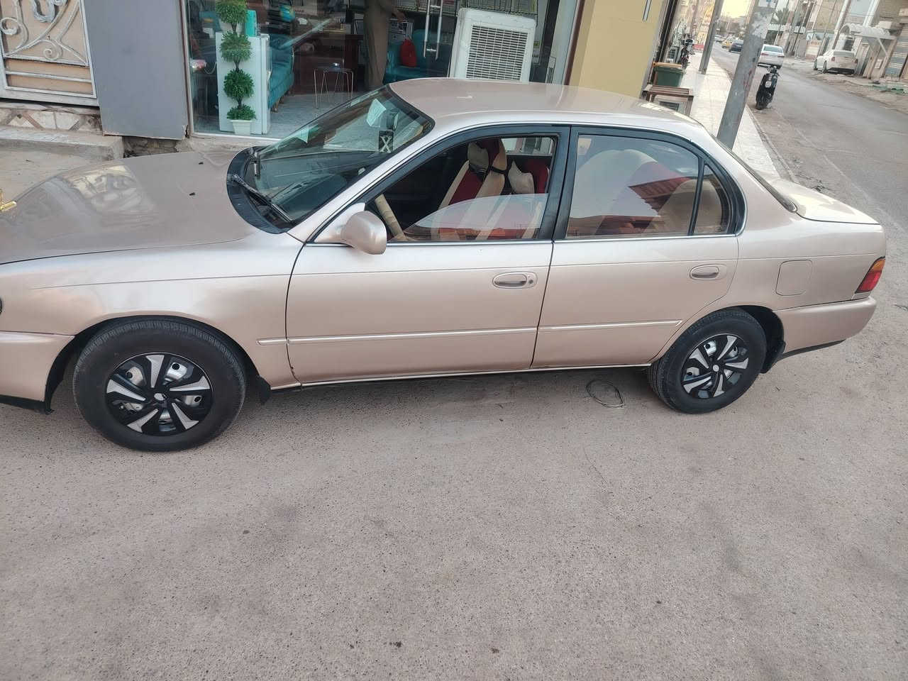السلام عليكم 
كورلا موديل 91 رقم بغداد انكليزي تسجيل جديد باقي فقط استلام اللوحات باسمي مداور ثاني يوم. 
حدادية وكير ومكينه جاهزة كهربائيات كل شغال تخم تاير جديد
مصبوغة عام للجمالية  تبريد مايشتغل
مكان السيارة الناصرية المركز  السعر 52 
للاستفسار ***********
