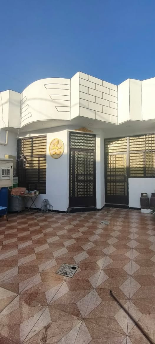 سلام عليكم عندي بيت للبيع مساحه ١٢٢ بحي ذويب الاول بيت كلش حلو مرتب وهاي صور كدامكم وبيت كلش مناسب سعر ٤٥ وبي مجال

تواصل عل هاذا رقم ***********

