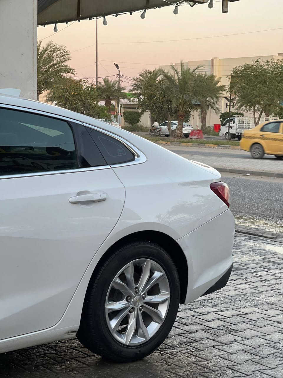ماليبو 2020 LT
رقم اربيل انكليزي بأسم شركة 
مكينة 1.5 تيربو 
مواصفات LT 
بصمة ابواب 
شاشة +واي فاي + بلوتوت + كار بلي 
كامره خلفية 
مدخل aux .usb. Type c 
تحكمات سترين 
مانع انزلاق 
اوتو ستوب 
كشن كهرباء 
تبريد امامي خلفي 
وباقي المواصفات معروفه 
السياره على حادثها مال امريكا 
جاملغ امامي وباب الصدر والايرباك طاك  
السونار مرفق مع المنشور 
مروس صني اكسنت النترة حسب القناعة 
السعر #93 وبيهة
***********
