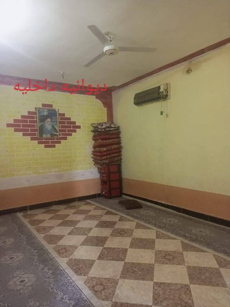 🚨 فرصة ممتازة – بيع مستعجل 🚨
دار للبيع  – إمكانية بيع المنزل بالكامل أو التجزئة (حسب الرغبة)

​المساحة الكلية: 600 متر مربع

​الموقع: حي المنتظر –  الشيخ حربي (يبعد 20 متراً فقط عن الشارع العام)

​تفاصيل ومواصفات الدار:

​غرف النوم: 3 غرف واسعة

​الاستقبال: استقبال خارجي بمدخل خاص (4×12 م)

​المطبخ: (4×5 م)

​الكولدور: (4×4 م)

​المرافق الصحية: صحيات داخلية + صحيات خارجية

​المساحات الخارجية: 

​كراج سيارات كبير (8×10 م)

​حديقة رقم 1 (10×5 م)

​حديقة رقم 2 (2×8 م)

​منور يدور على داير الدار بالكامل

​الخيارات: أبواب ومداخل مستقلة (باب خاص للاستقبال + باب خاص للعائلة)

​📞 للتواصل والاستفسار:

​واتساب أو خاص: ***********

نص مكتوب في الصور:
- ديوانيه داخليه
- الصالالة الداخلية
- المطبخ