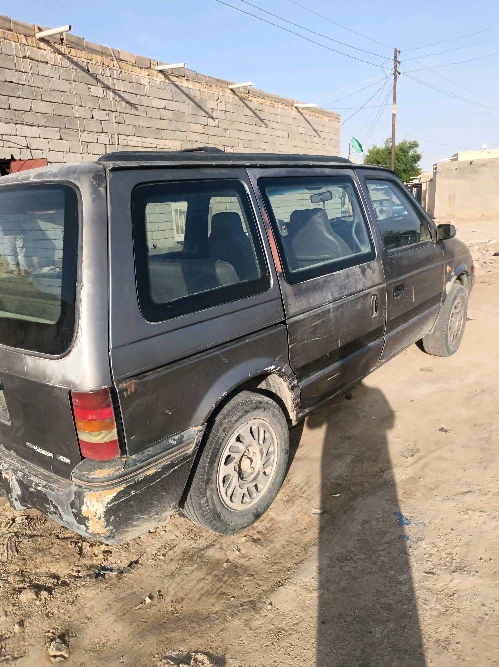 دوج كرايسلر ٩٢ نضيفه رقم ديالى مشروع وطني للبيع او مراوس بسياره ٧ راكب غير نوع او محور  ٤١ وبيها مجال