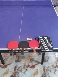 منضده • مع ٤ ركات • نضيفه