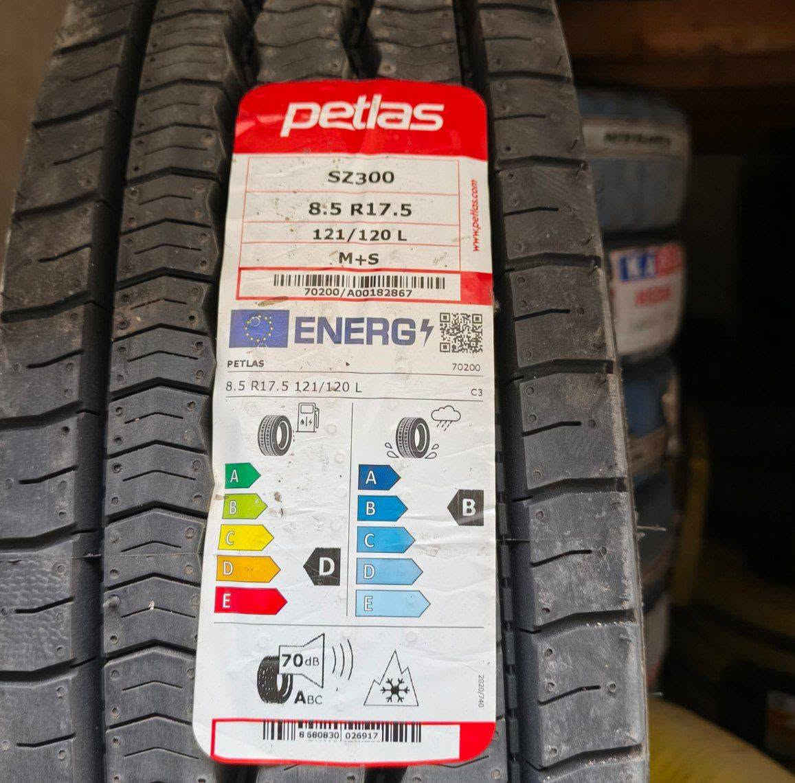 كنتر

نص مكتوب في الصور:
- petlas DRIVING SYSTEMS OF TOMORROW صنع في تركيا MADE IN TÜRKİYE متوفر إطار : باتلس المقاس 8.5/17.5 النقشة SZ300 عدد الطبقات 12 قاط بلد المنتج تركيا سنة الإنتاج 2026 النوع باتلس MITSUBISHI FUSO ISUZU JAC HAWAI HYUNDAI MIGHTY تحمل عالي للأوزان الثقيلة ثبات ممتاز على الطريق استهلاك وقود أقل عمر افتراضي طويل *********** (واتساب) بغداد - الكرادة - طريق معسكر رشيد مجمع مشن للاطارات والبطاريات
