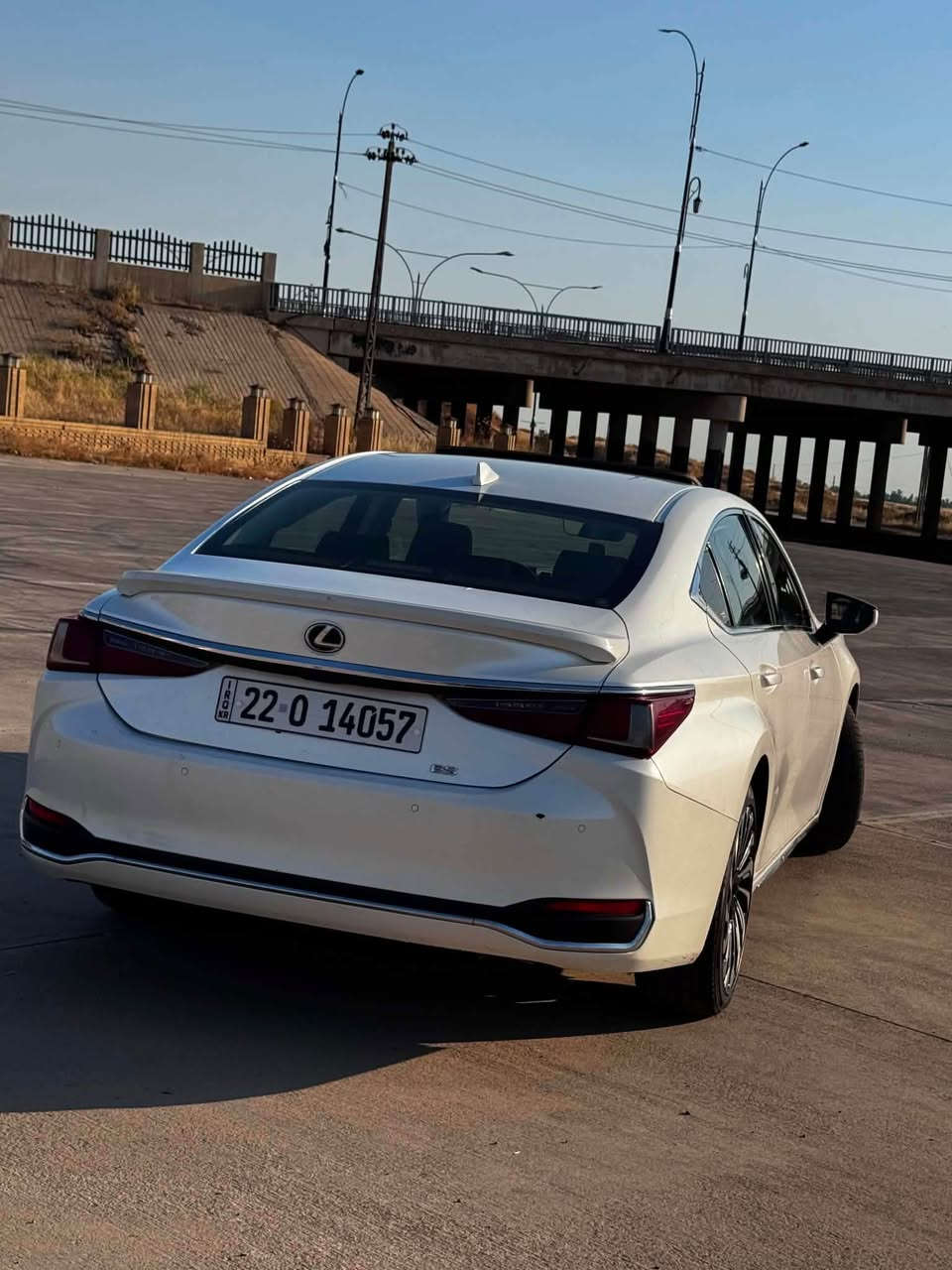 مواصفات سيارة لكزس ES250 موديل 2023 الأمريكي، هاي أهم المواصفات:
* 🚗 الموديل: Lexus ES 250 AWD 2023
* 🔧 المحرك: 2.5 لتر، 4 سلندر
* ⚙️ القير: أوتوماتيك 8 سرعات
* 🛞 الدفع: رباعي AWD
* 💪 القوة: 203 حصان
* 🔩 العزم: 249 نيوتن.م
* ⛽ الوقود: بنزين
* 👥 المقاعد: 5
* 🧳 الشنطة: حوالي 396 لتر
* 📏 الطول: حوالي 4.98 متر
* 🛞 الجنوط: تختلف حسب الفئة
* 📺 الشاشة والكاميرات والرادار: تختلف حسب الفئة (Base / F SPORT / Luxury / Ultra Luxury)

 المواصفات كاملة بالتفصيل، مثل الشاشة، الكاميرات، الرادار، فتحة السقف، المقاعد، والداخلية أكتب لك إياها كلها.

حادثه مبدل ثلاثه قطع بيلادي
بيها كوبون بانزين
سياره جاهزه رقم أربيل بسمي
سعر 235$
***********
